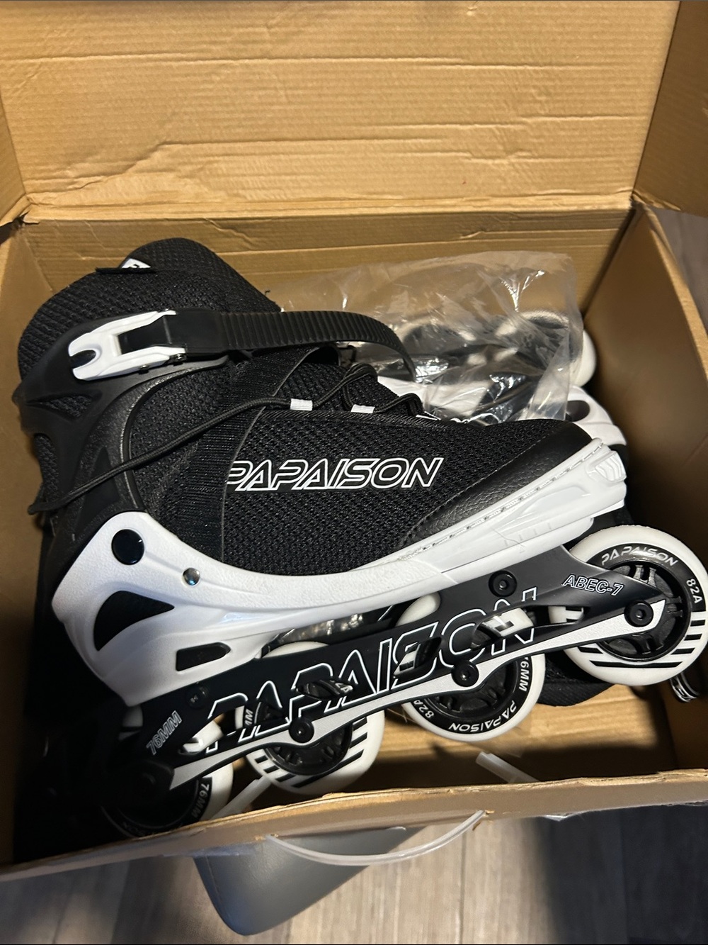 New Papaidon adjustable in line skates Black and White Inline Skates